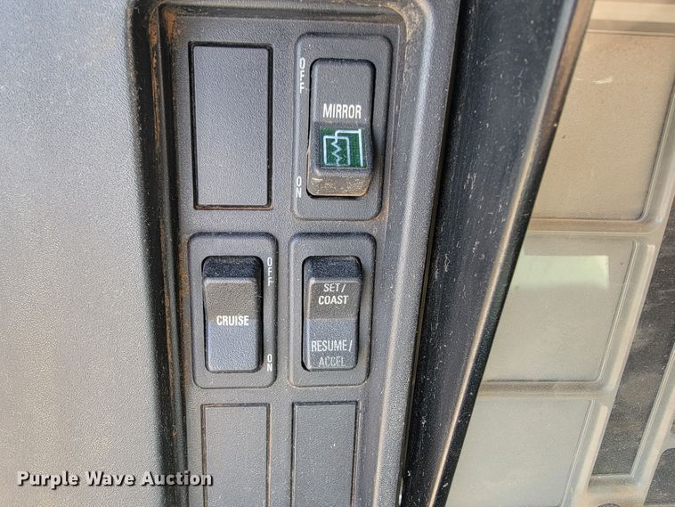 image for item JE9884 1996 International 4900  box truck