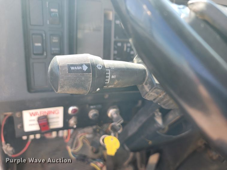 image for item JE9884 1996 International 4900  box truck