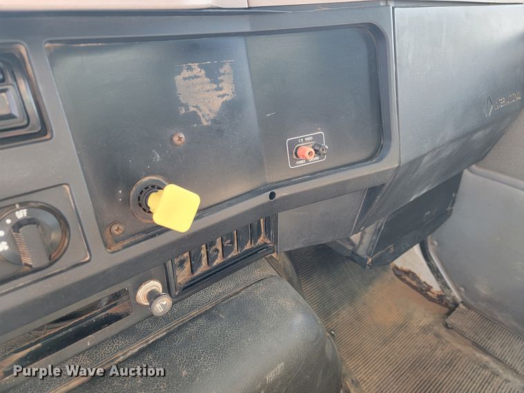 image for item JE9884 1996 International 4900  box truck