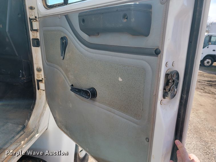 image for item JE9884 1996 International 4900  box truck