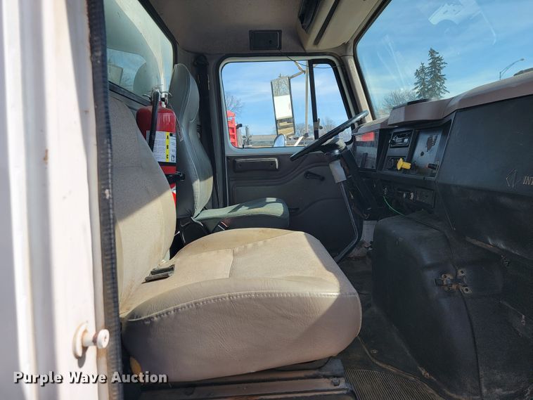 image for item JE9884 1996 International 4900  box truck