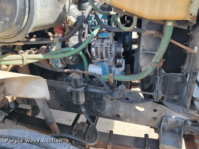 image for item JE9884 1996 International 4900  box truck