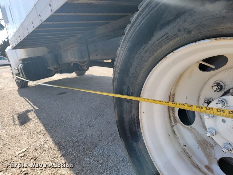 image for item JE9884 1996 International 4900  box truck