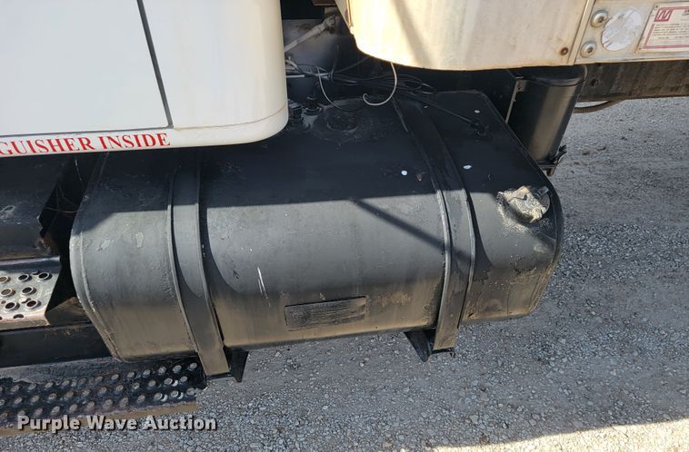 image for item JE9884 1996 International 4900  box truck