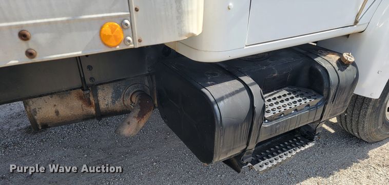 image for item JE9884 1996 International 4900  box truck