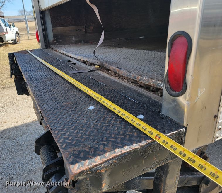 image for item JE9884 1996 International 4900  box truck