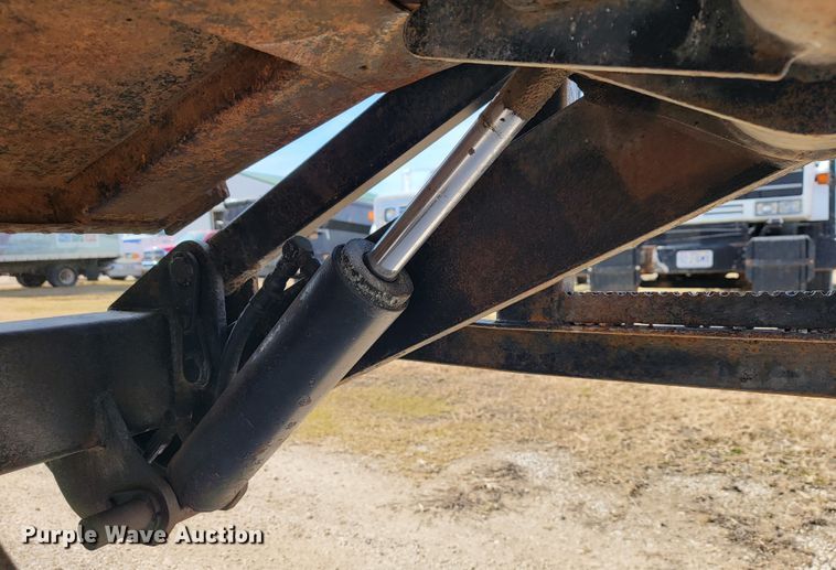 image for item JE9884 1996 International 4900  box truck