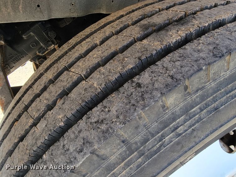 image for item JE9884 1996 International 4900  box truck