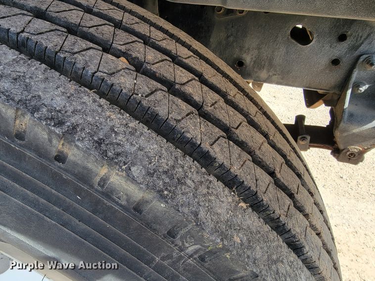 image for item JE9884 1996 International 4900  box truck