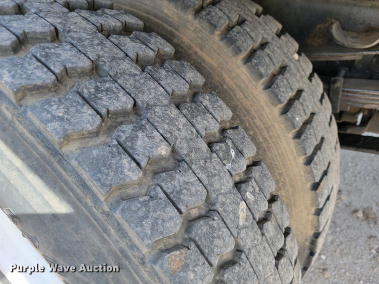 image for item JE9884 1996 International 4900  box truck