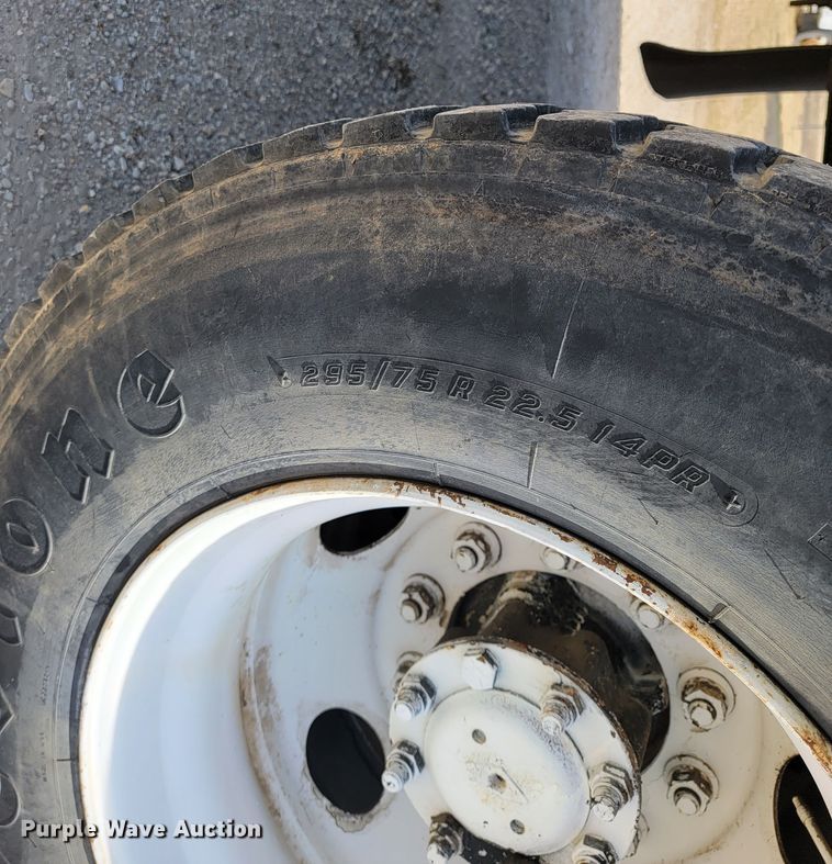 image for item JE9884 1996 International 4900  box truck