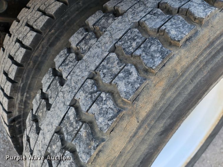 image for item JE9884 1996 International 4900  box truck