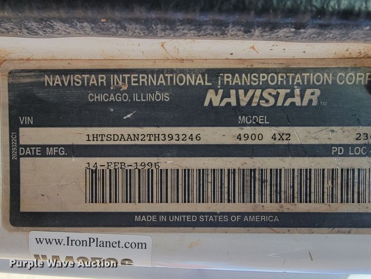 image for item JE9884 1996 International 4900  box truck