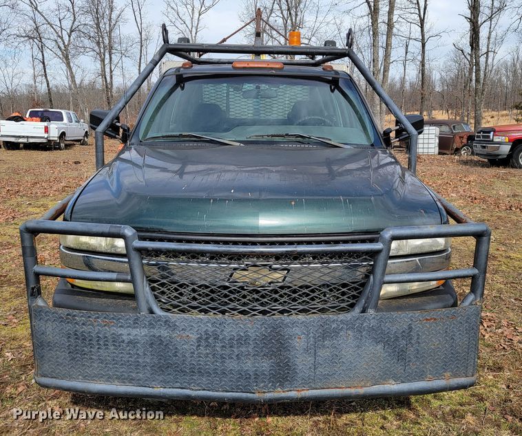 image for item JE9895 2002 Chevrolet Silverado 3500  tow truck