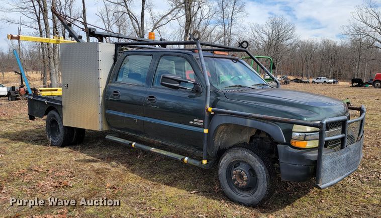 image for item JE9895 2002 Chevrolet Silverado 3500  tow truck