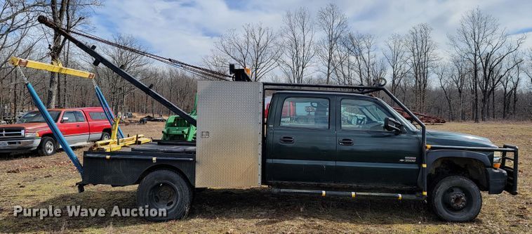 image for item JE9895 2002 Chevrolet Silverado 3500  tow truck