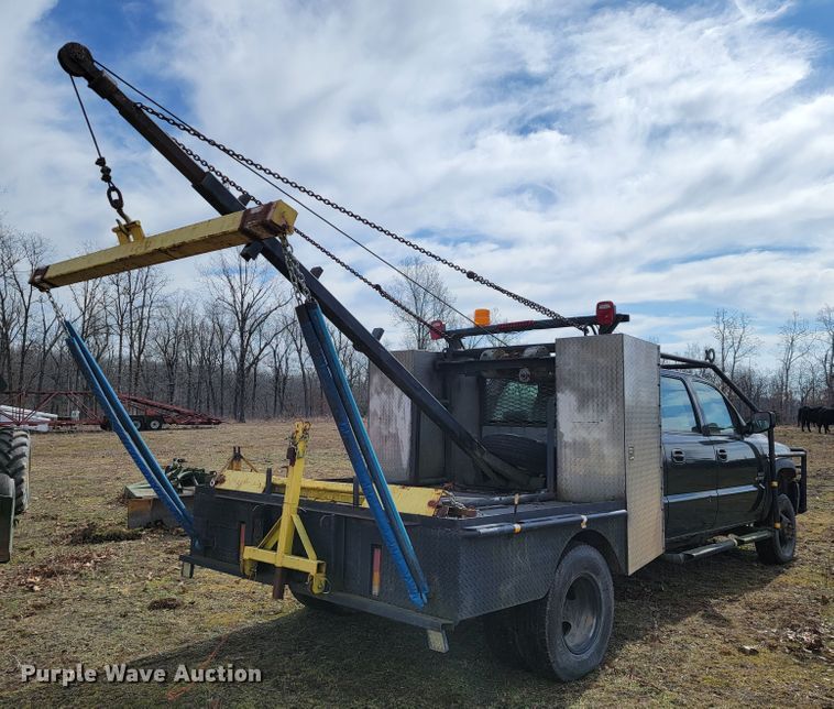 image for item JE9895 2002 Chevrolet Silverado 3500  tow truck