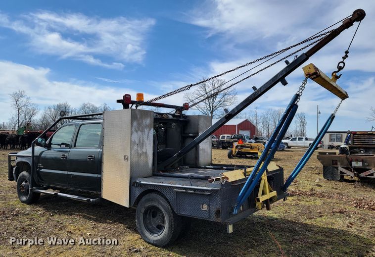 image for item JE9895 2002 Chevrolet Silverado 3500  tow truck