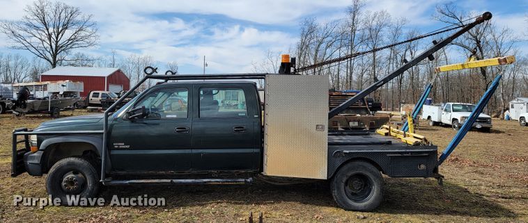 image for item JE9895 2002 Chevrolet Silverado 3500  tow truck