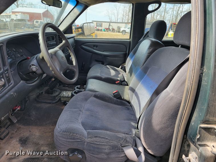 image for item JE9895 2002 Chevrolet Silverado 3500  tow truck