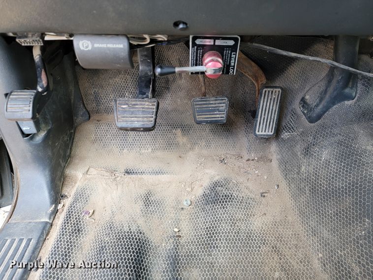 image for item JE9895 2002 Chevrolet Silverado 3500  tow truck