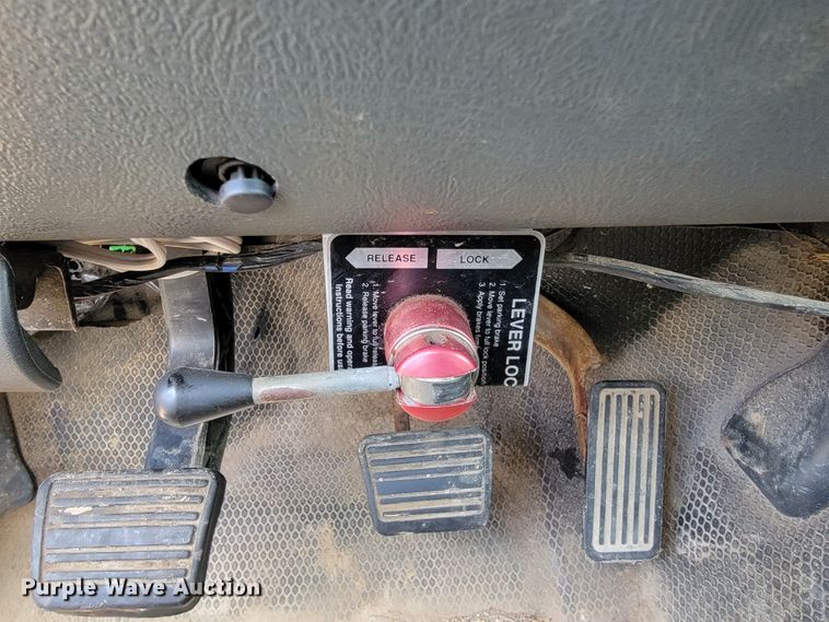 image for item JE9895 2002 Chevrolet Silverado 3500  tow truck