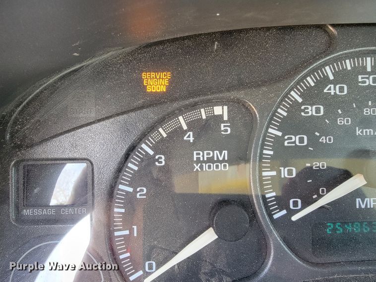 image for item JE9895 2002 Chevrolet Silverado 3500  tow truck