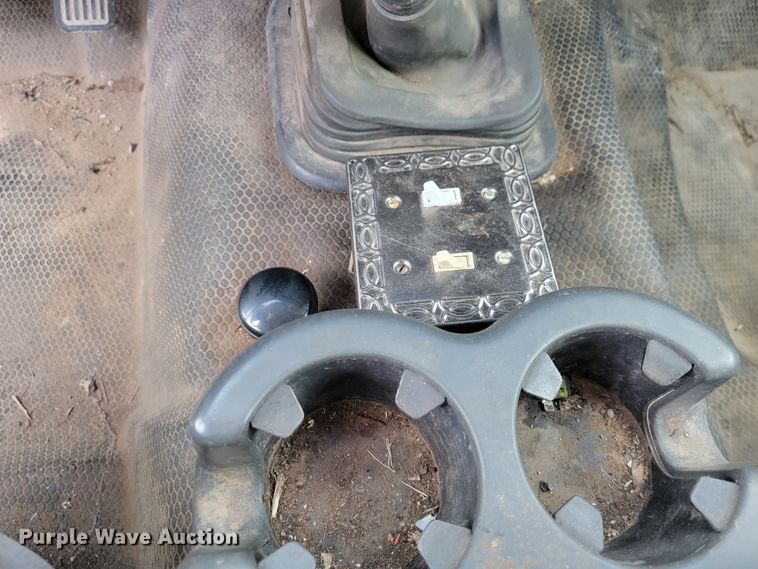 image for item JE9895 2002 Chevrolet Silverado 3500  tow truck