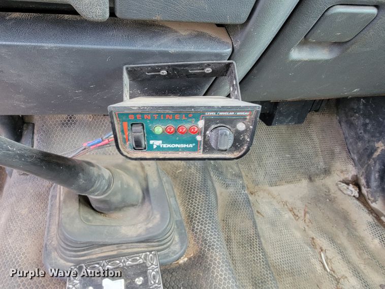 image for item JE9895 2002 Chevrolet Silverado 3500  tow truck