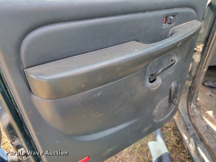 image for item JE9895 2002 Chevrolet Silverado 3500  tow truck