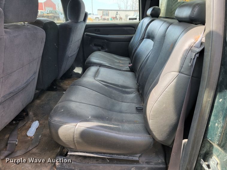 image for item JE9895 2002 Chevrolet Silverado 3500  tow truck