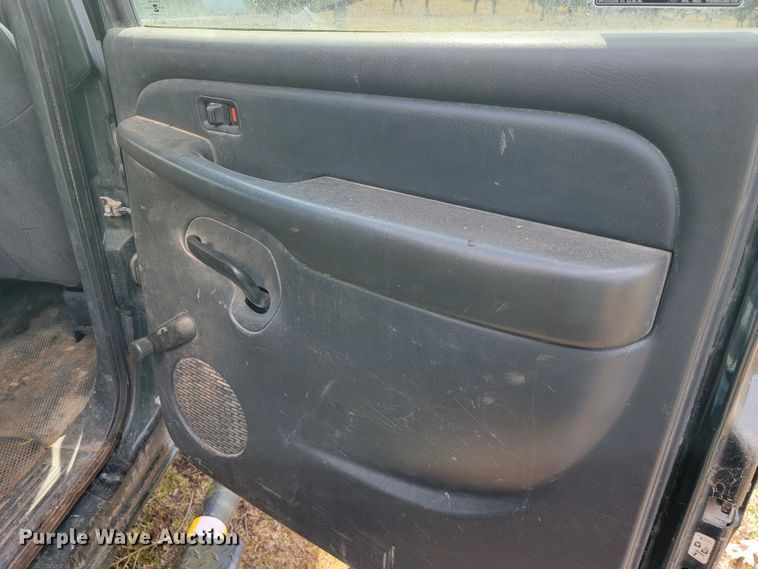 image for item JE9895 2002 Chevrolet Silverado 3500  tow truck