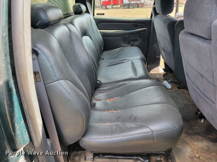 image for item JE9895 2002 Chevrolet Silverado 3500  tow truck