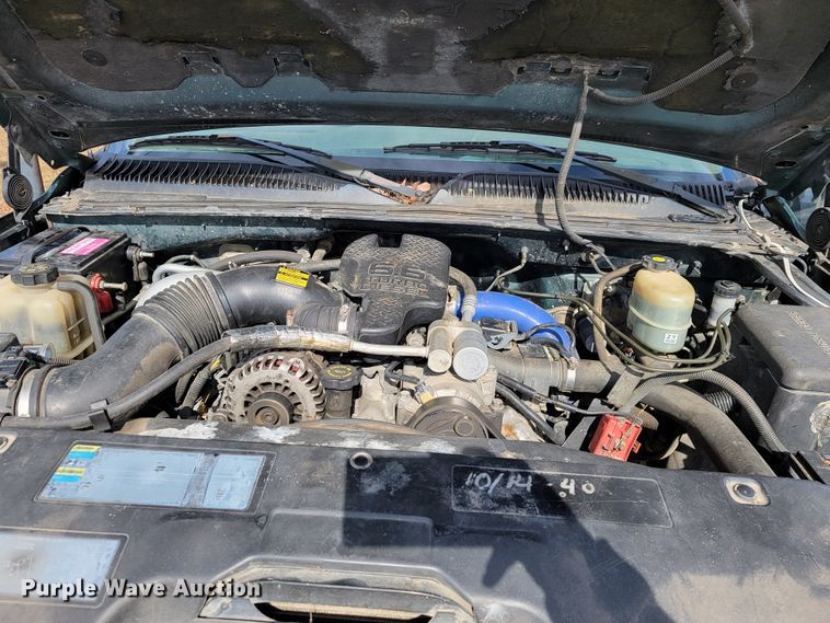 image for item JE9895 2002 Chevrolet Silverado 3500  tow truck