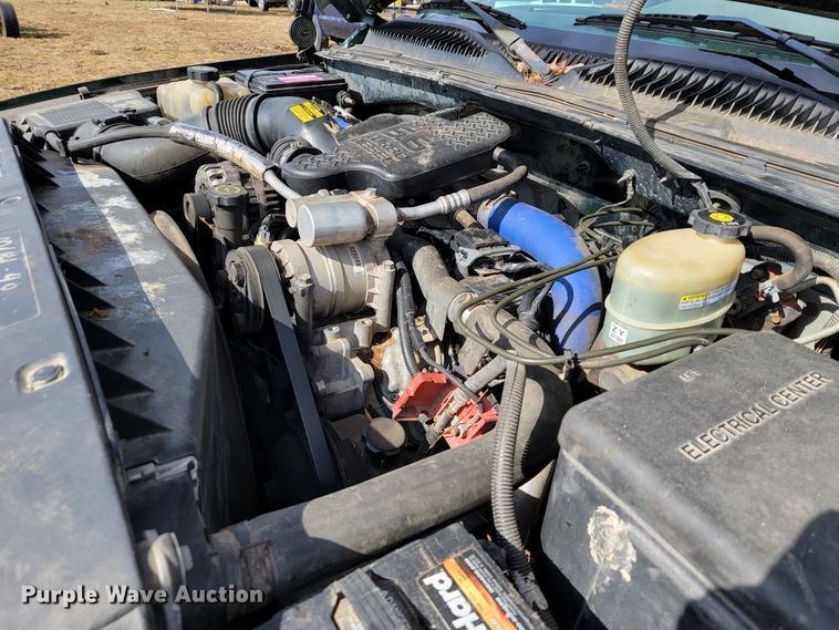 image for item JE9895 2002 Chevrolet Silverado 3500  tow truck