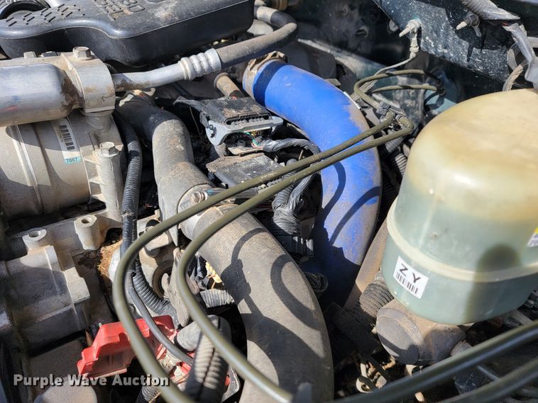 image for item JE9895 2002 Chevrolet Silverado 3500  tow truck