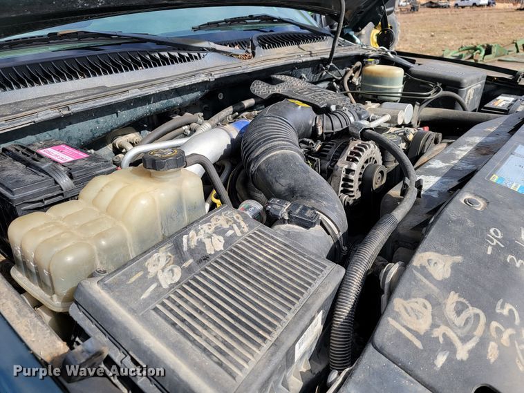 image for item JE9895 2002 Chevrolet Silverado 3500  tow truck