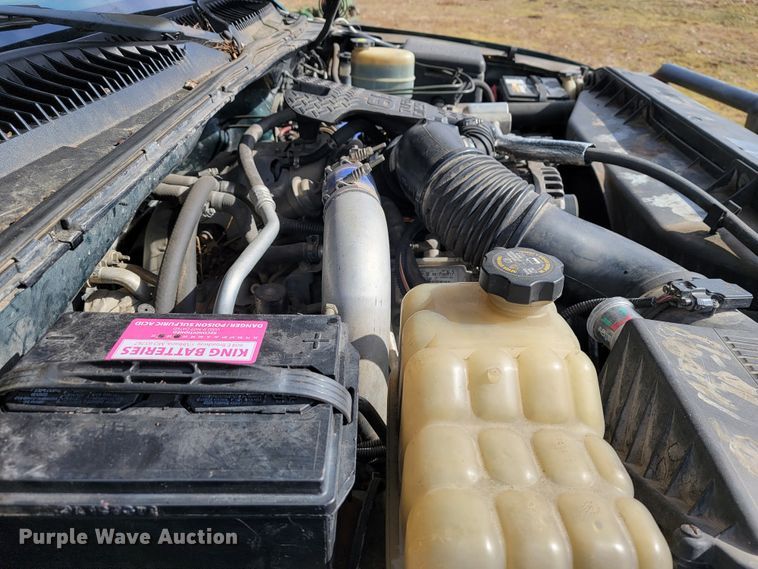 image for item JE9895 2002 Chevrolet Silverado 3500  tow truck