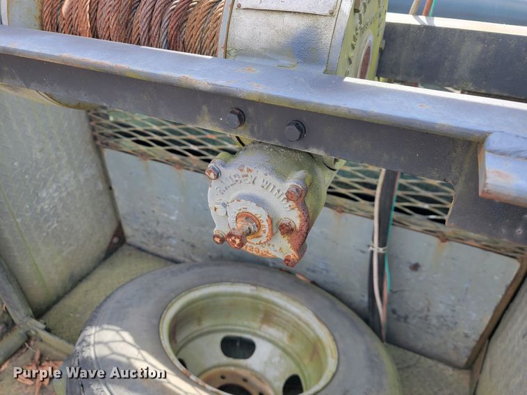 image for item JE9895 2002 Chevrolet Silverado 3500  tow truck