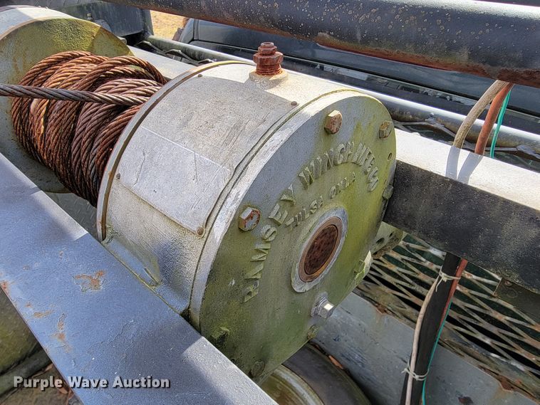 image for item JE9895 2002 Chevrolet Silverado 3500  tow truck