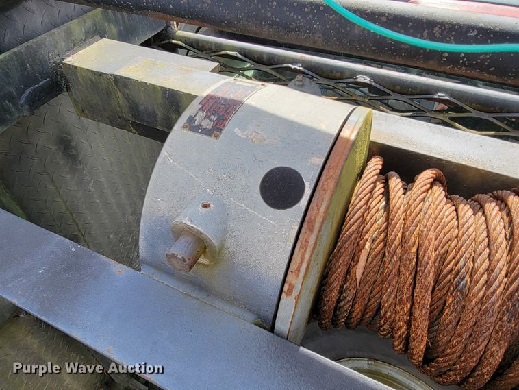 image for item JE9895 2002 Chevrolet Silverado 3500  tow truck