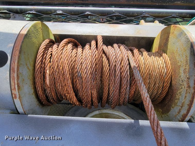 image for item JE9895 2002 Chevrolet Silverado 3500  tow truck