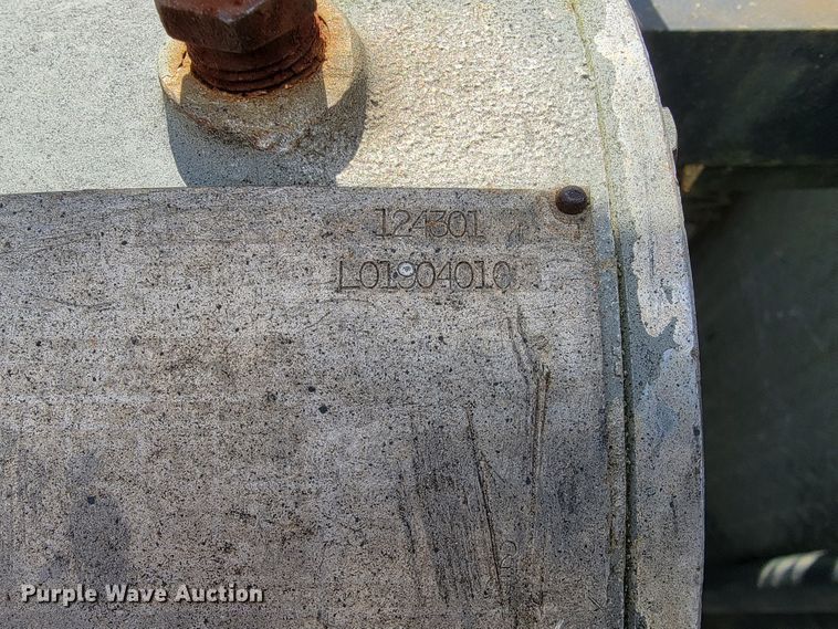 image for item JE9895 2002 Chevrolet Silverado 3500  tow truck