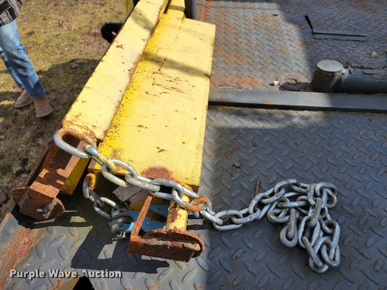 image for item JE9895 2002 Chevrolet Silverado 3500  tow truck