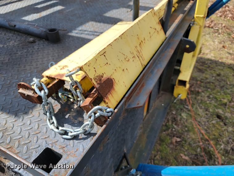 image for item JE9895 2002 Chevrolet Silverado 3500  tow truck