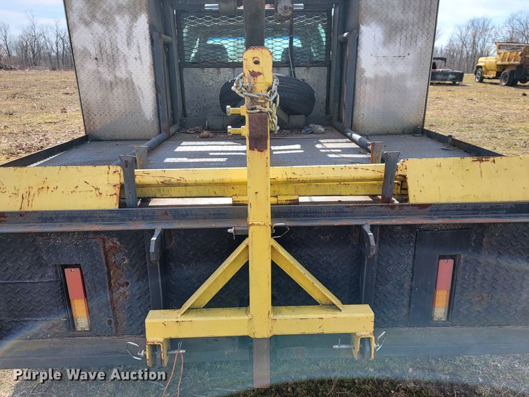 image for item JE9895 2002 Chevrolet Silverado 3500  tow truck