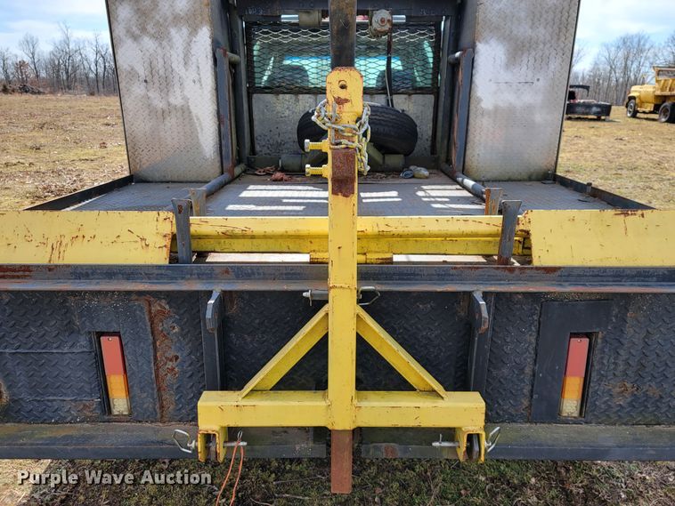 image for item JE9895 2002 Chevrolet Silverado 3500  tow truck