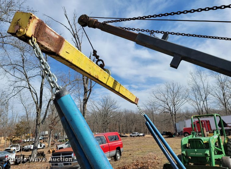 image for item JE9895 2002 Chevrolet Silverado 3500  tow truck