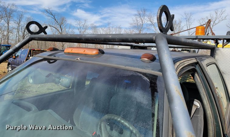 image for item JE9895 2002 Chevrolet Silverado 3500  tow truck