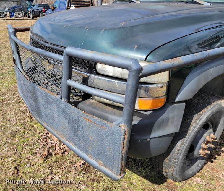 image for item JE9895 2002 Chevrolet Silverado 3500  tow truck